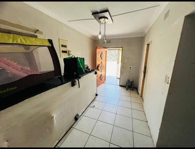 7 BEDROOM HOUSE FOR SALE IN PRIMROSE